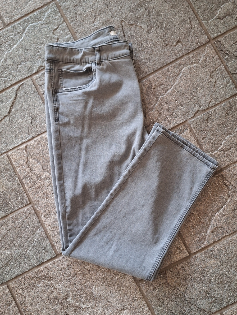 Maurices Light Gray Stretch Jeans Like New